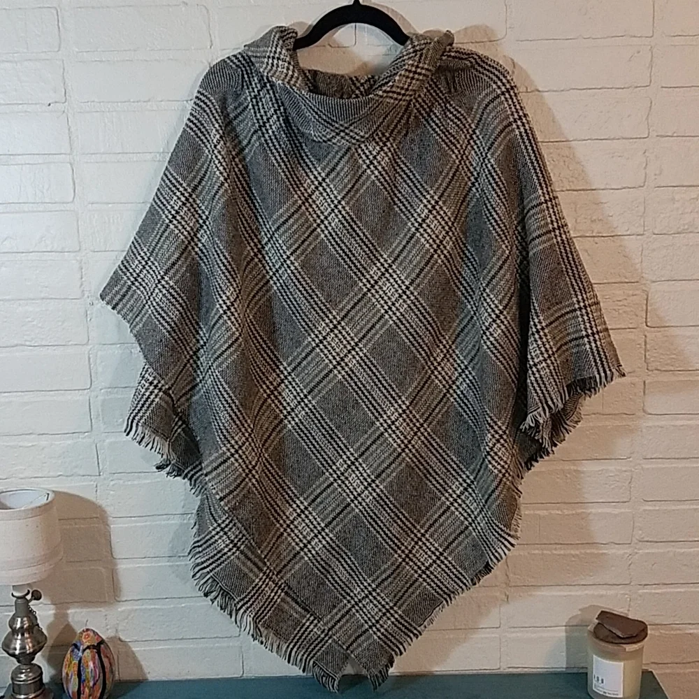 Modena Shawl - Picture 4 of 5